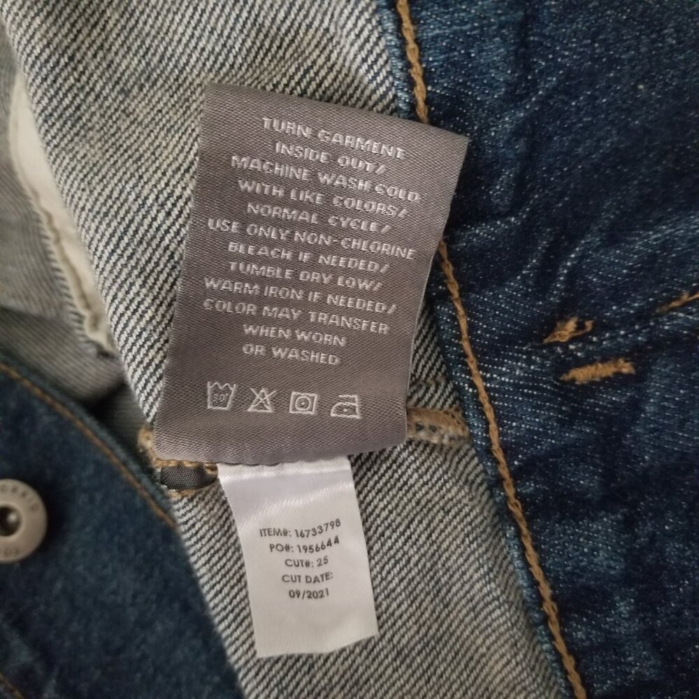 Torrid Womens 2 / 2X Long Line 99% Cotton Blue Denim Jean Jacket Button Up - Picture 15 of 15
